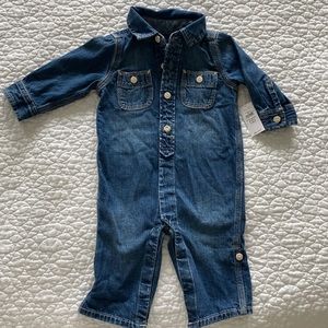 ✨3/$15✨ NWT! GAP Baby denim onesie 6-12 months